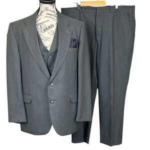 Yves St Germain wool 3 piece suit grey pinstripe size 42